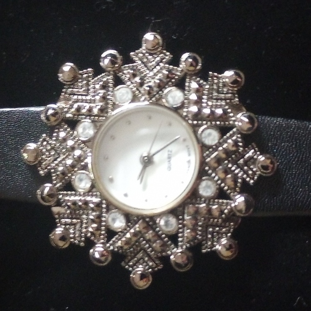 Vintage Avon Snow Burst watch